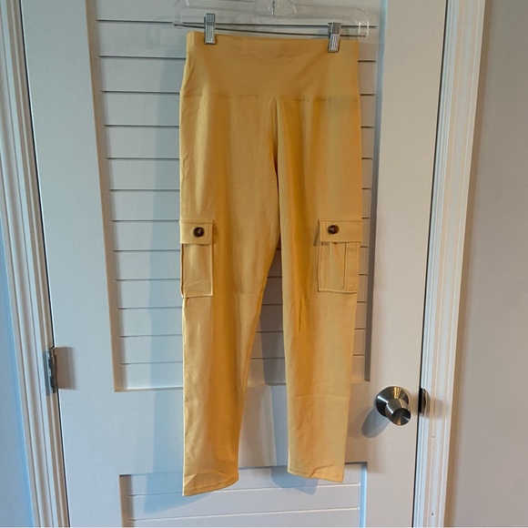 Pants - Yellow Leggings With Pockets NWOT Size M